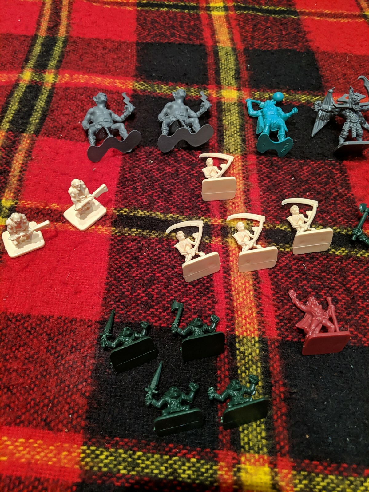 HEROQUEST Replacement Cards, Furniture, Figures (See pic 2 for more) incomplete