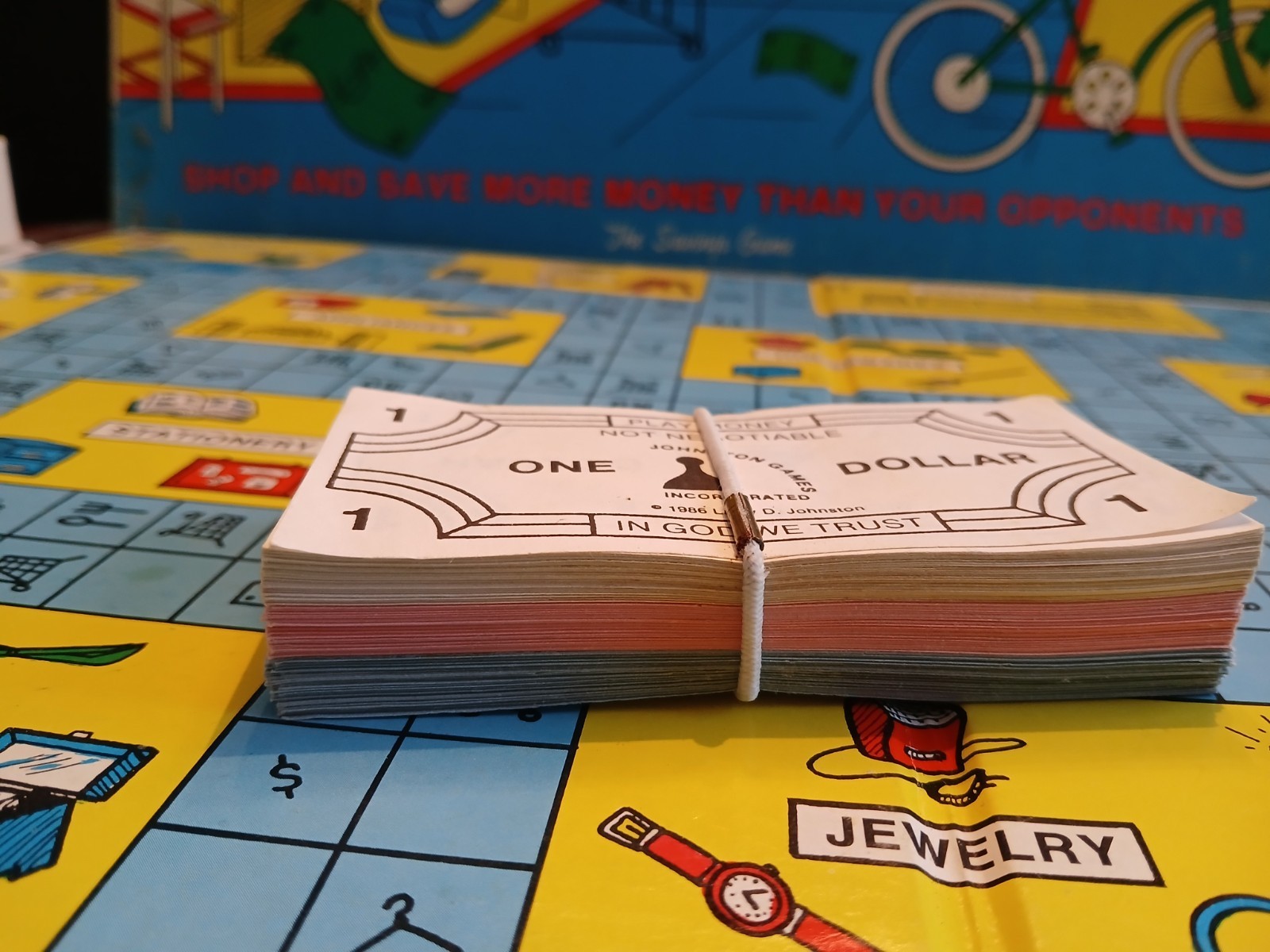 BLUE LIGHT SPECIAL BOARD GAME BY JOHNSTON GAMES 1986.