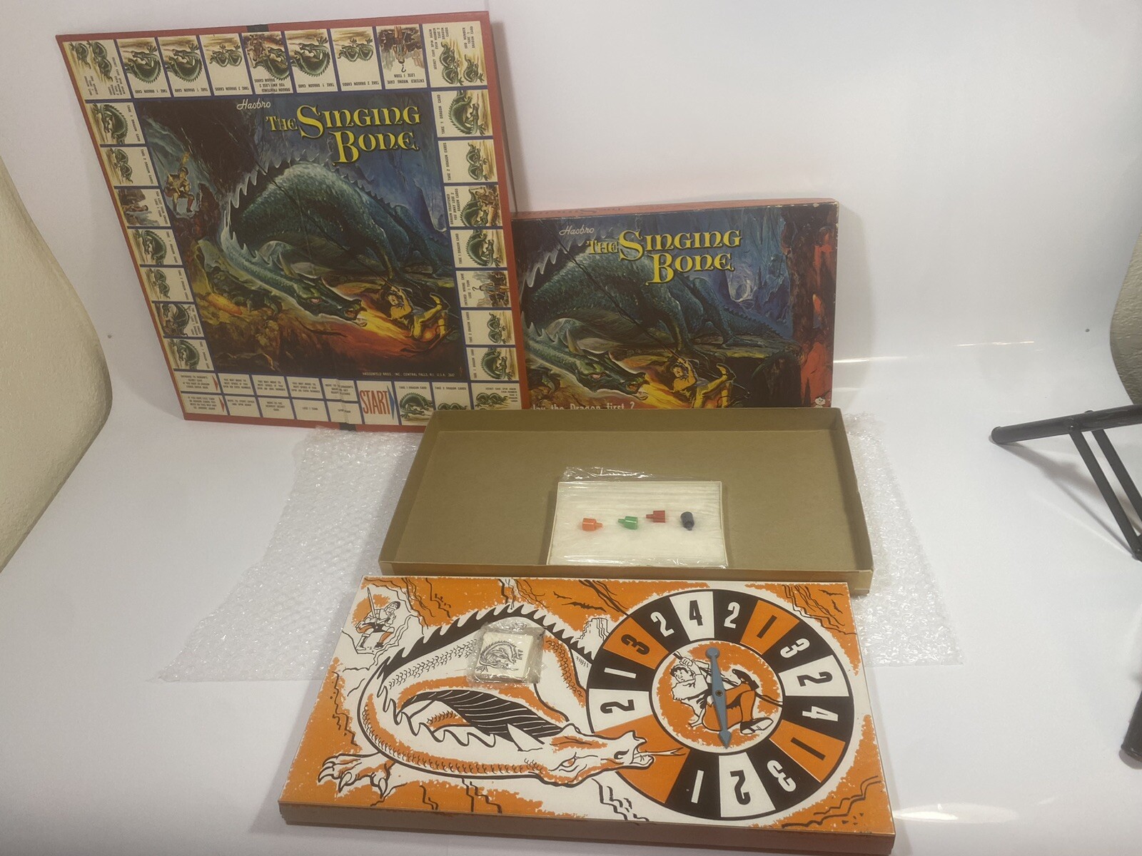1962 THE SINGING BONE DRAGON BOARD GAME HASBRO HASSENFELD BROS FANTASY BOARD GAM