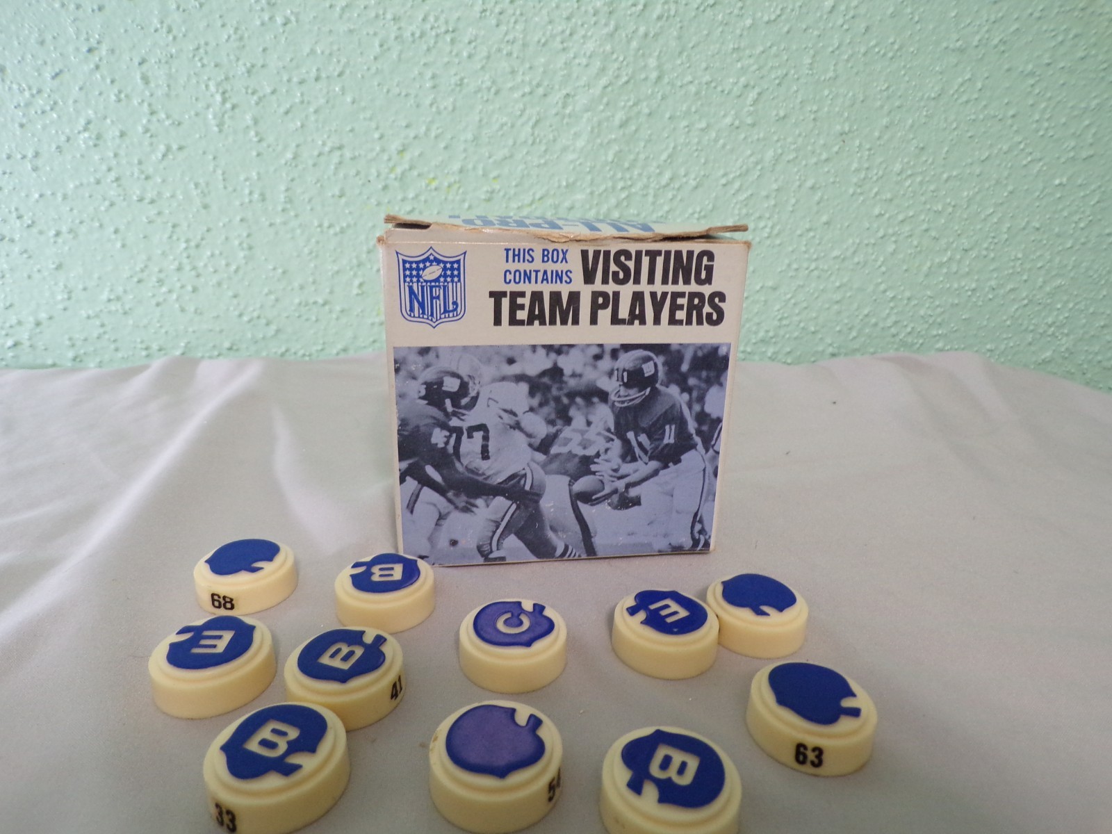Vintage 1967 Ideal NFL All Pro Football Board Game Visiting Team Player Pieces