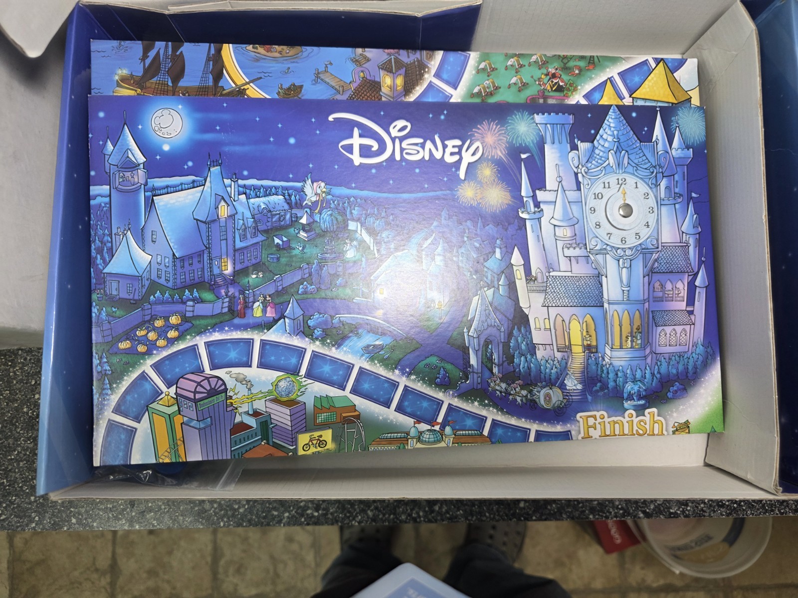 2013 Disney Eye Found It! Wonderforge Board Game ( Complete)