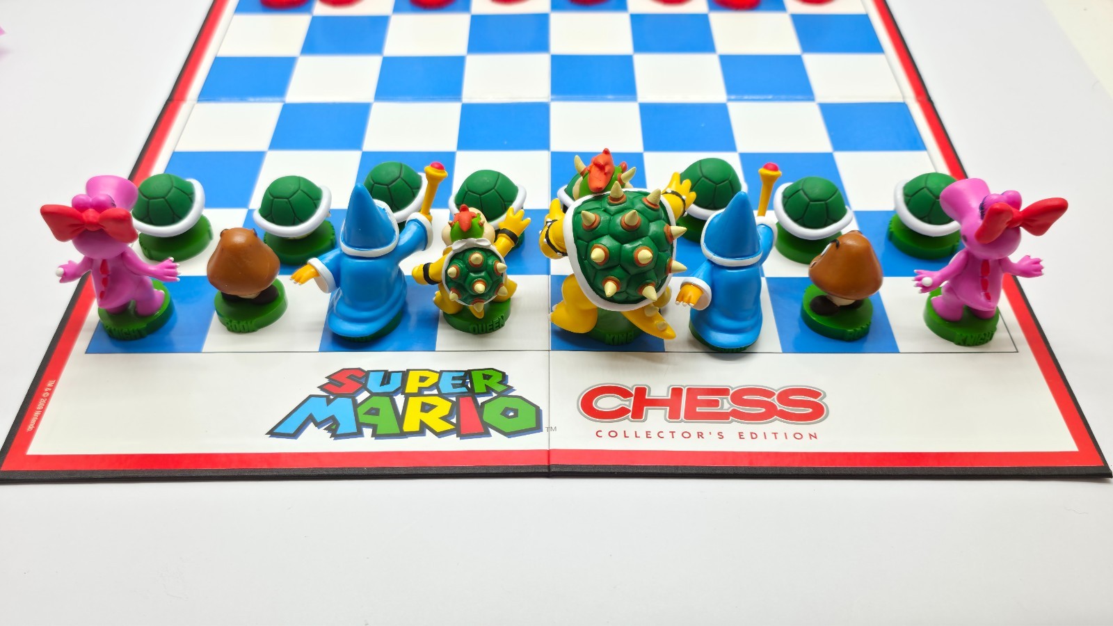 Super Mario Collector’s Edition Chess Set Metal Tin Complete Nintendo Licensed