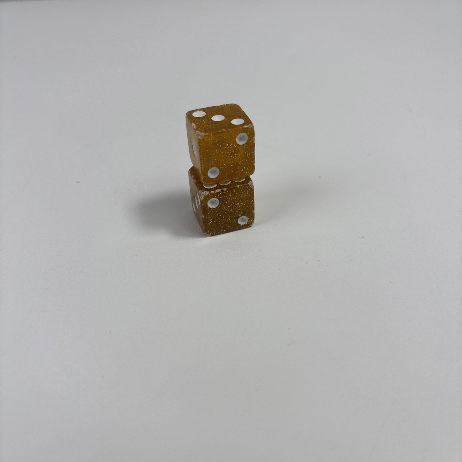 Yahtzee Deluxe Edition 1997 Gold Sparkle Replacement Dice (2)