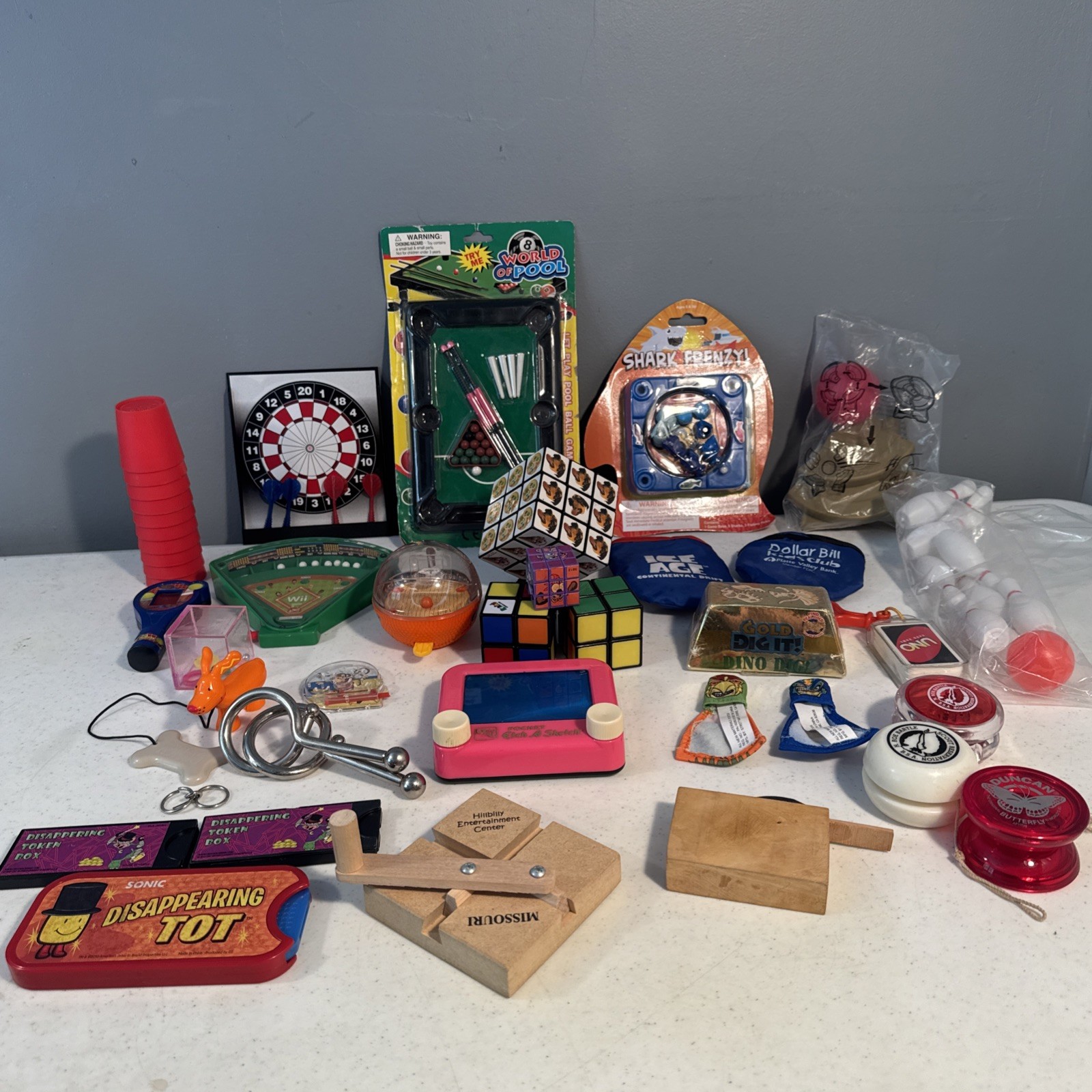 Lot of Miscellaneous Mini Games: Rubik’s cube, etch-sketch, yo-yo’s, Mini Pool