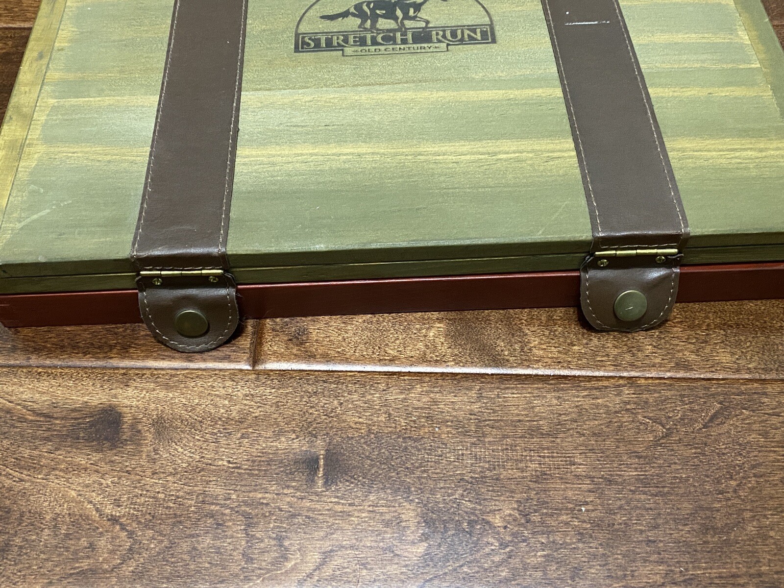 Tommy Bahama Branded Stretch Run Old Century Horse Racing Complete Board Game