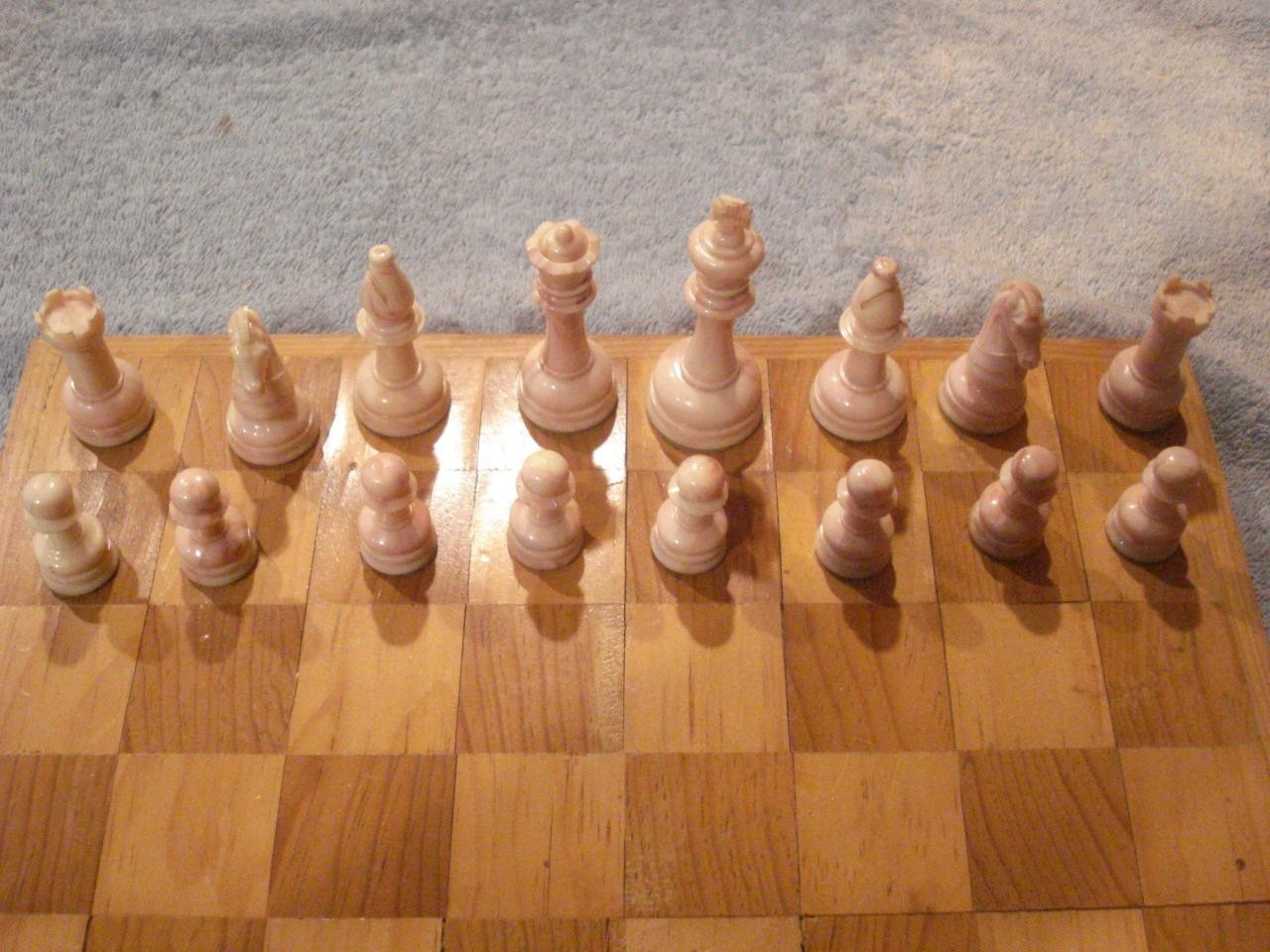 VINTAGE 1945 E.S.LOWE TOURNAMENT CHESSMEN (CHESS PIECES & BOOK – 1ST EDITION)