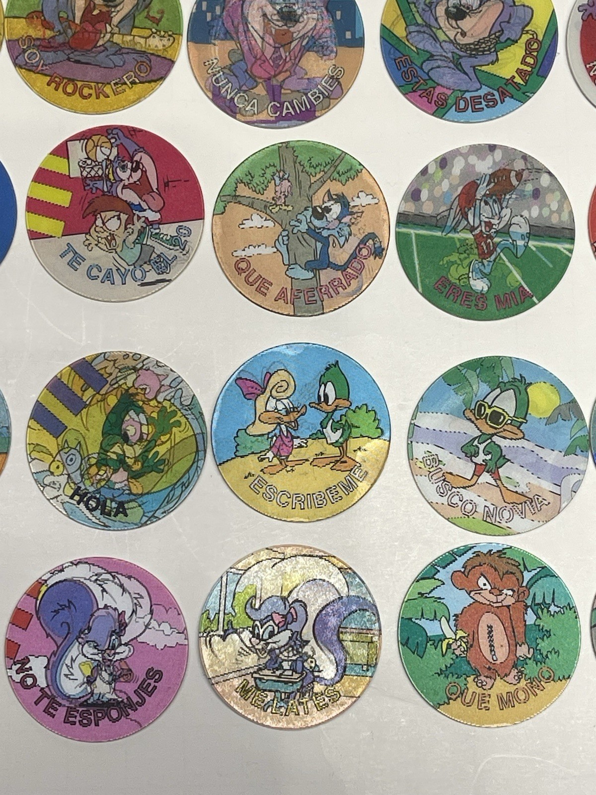 Vintage Set Of “40” LOONEY TUNES HOLOGRAPHIC TAZOS (POGS) /SABRITAS MEXICO 1994