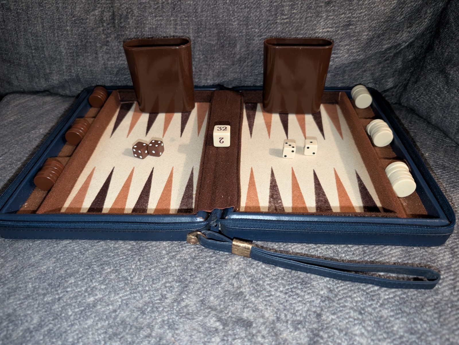 Vintage Travel Backgammon Game Zippered Case Dice Cups Complete! Blue Case!