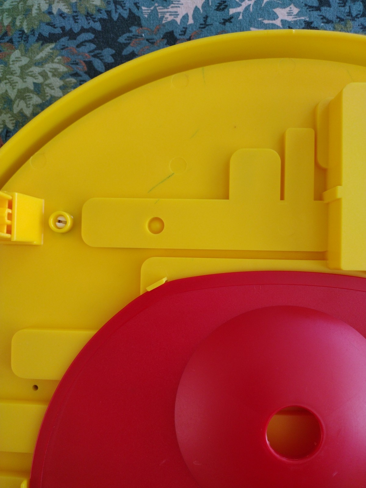 Discovery Toys Quercetti Italy Made Color Connection Maze Game *Missing ONE Leg*