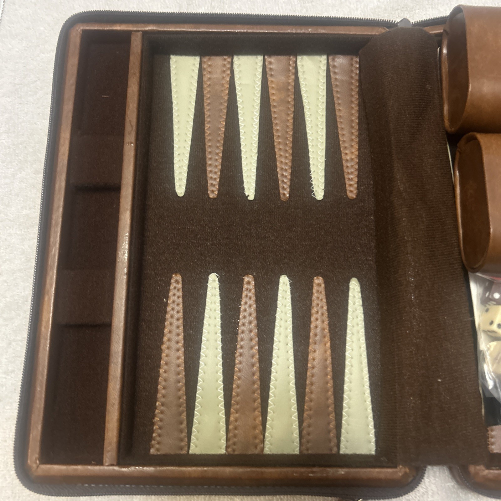 Travel Backgammon Set in Zip Around Brown Faux Leather Case 9″ x 7″ NEW