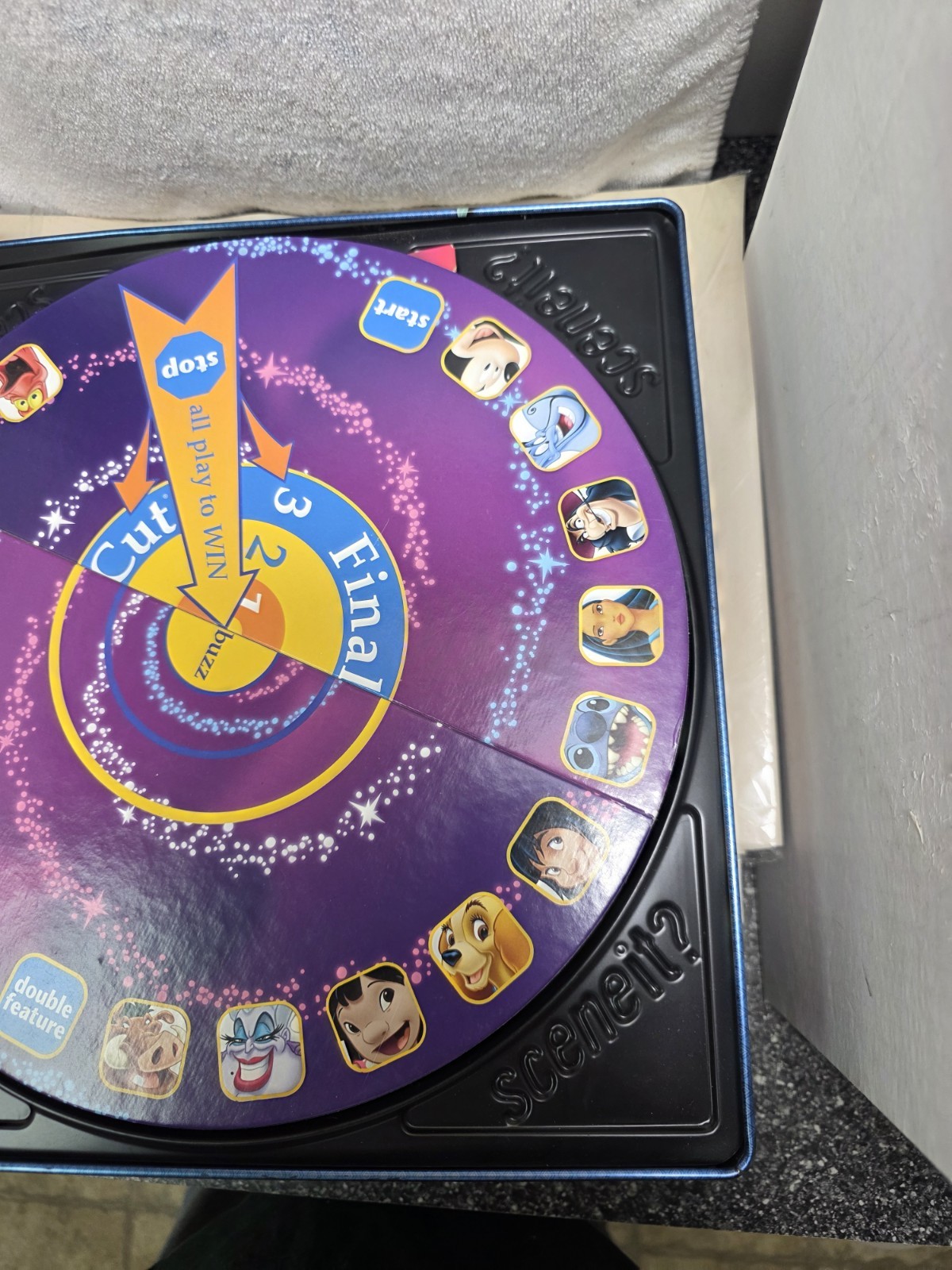 Screenlife 2004 Mattel Disney Scene It? In Metal Collectible Case( Complete)