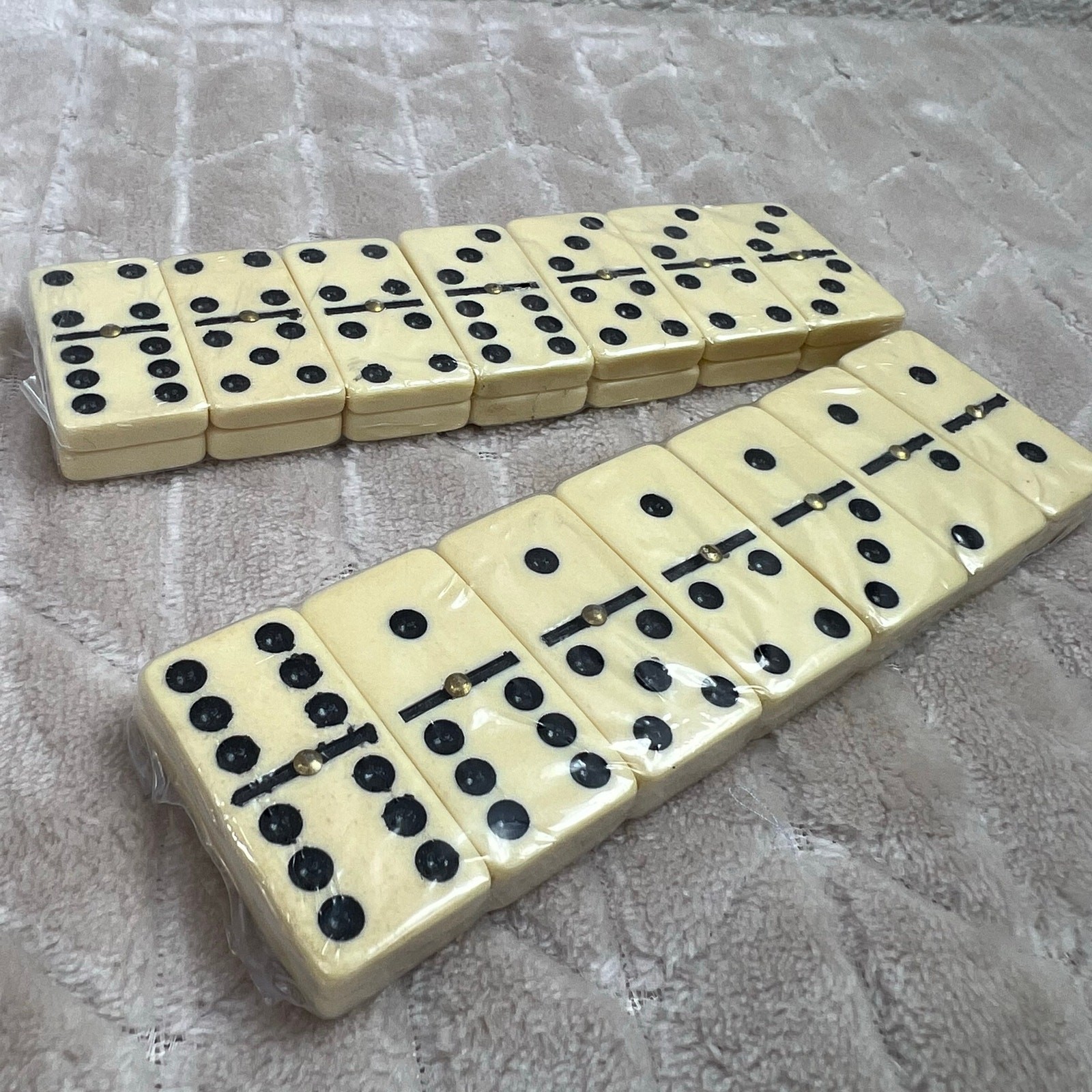 NOS Dominoes 28 Piece Single Sided Table Game Set