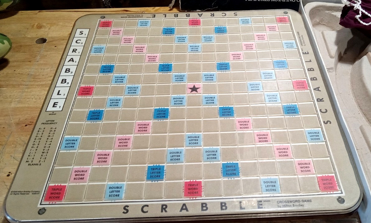 Milton Bradley Scrabble 4034 Rotating Game Board Deluxe Edition 1989