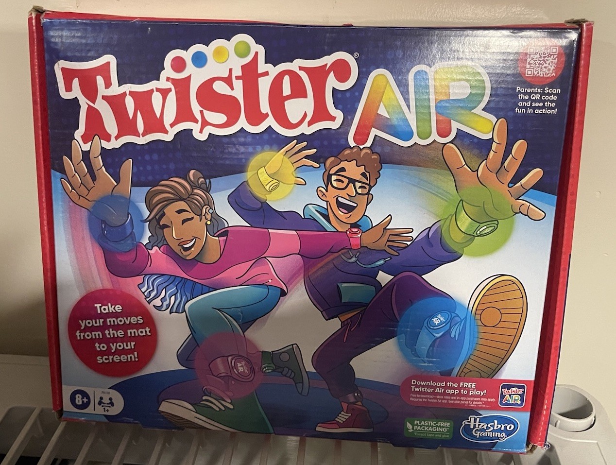 Hasbro Gaming Twister Air Twister Game Ages 8+, 1-4 Players