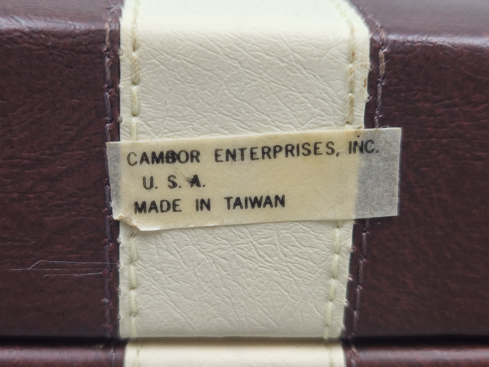 Rummy-Cam Tile Game Set 1970’s Taiwan Leather Case Complete 4 Racks Excellent