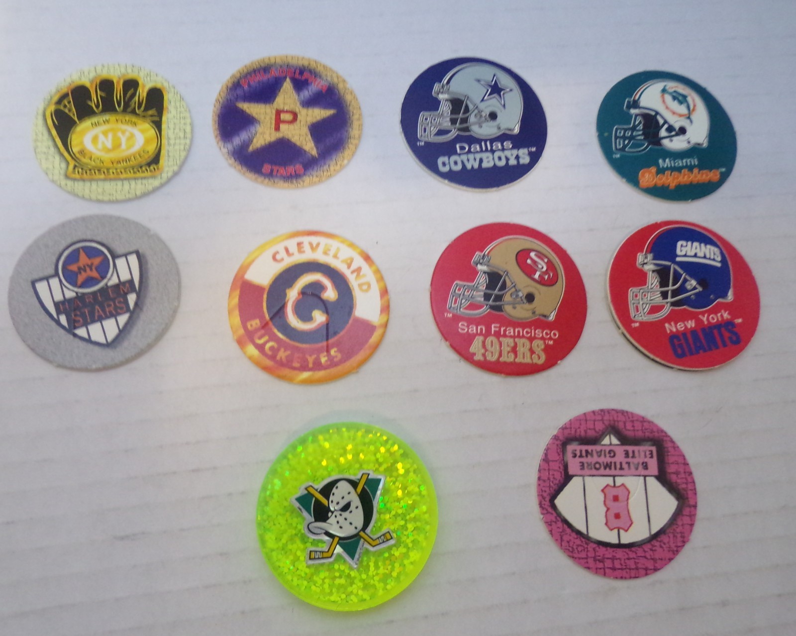 Team Logo Pogs w 49er’s Yankees, Dolphins ++ Saw Blades, Ying Yang