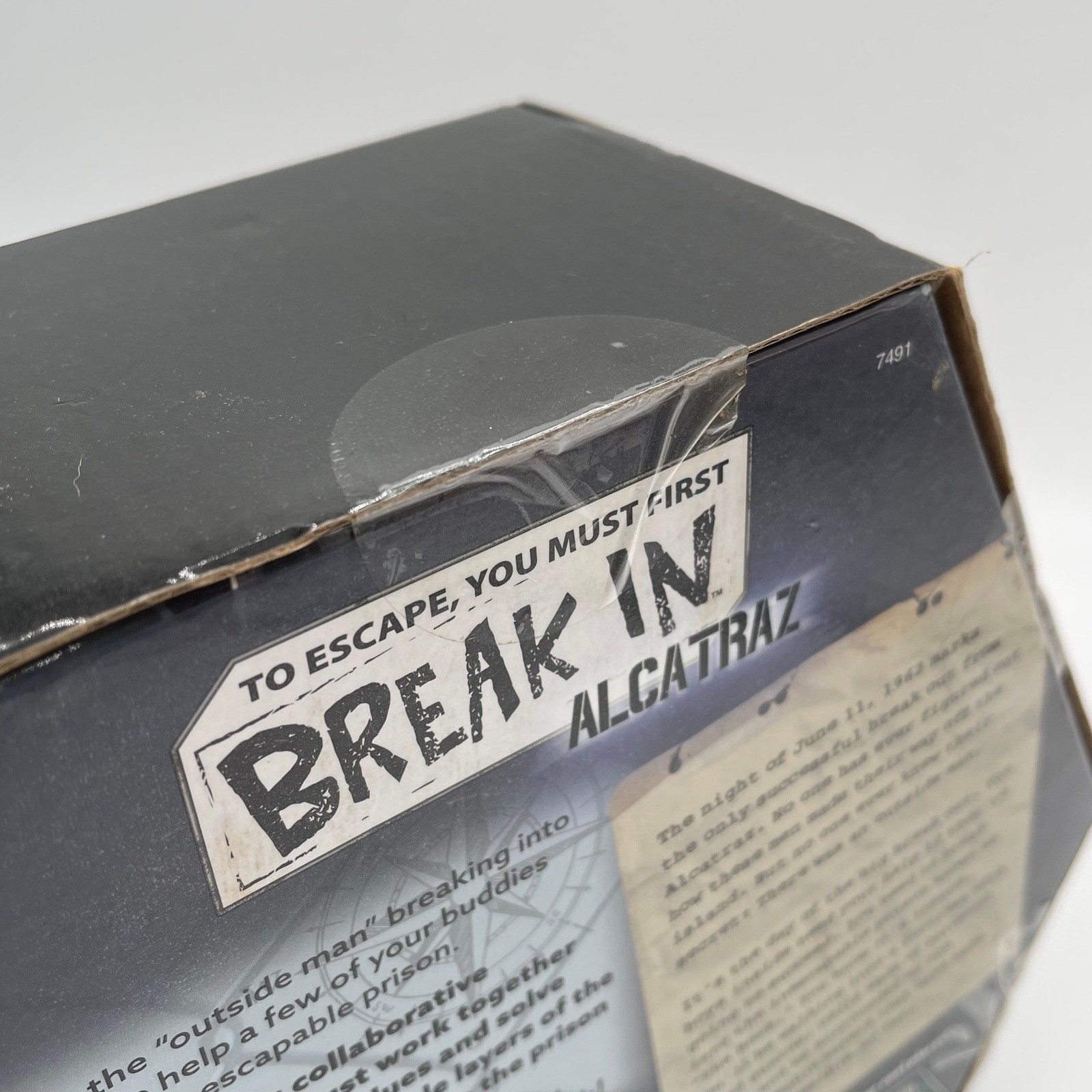 PlayMonster Break In Alcatraz 3D Collaborative Escape Room Board Game 7491 NEW