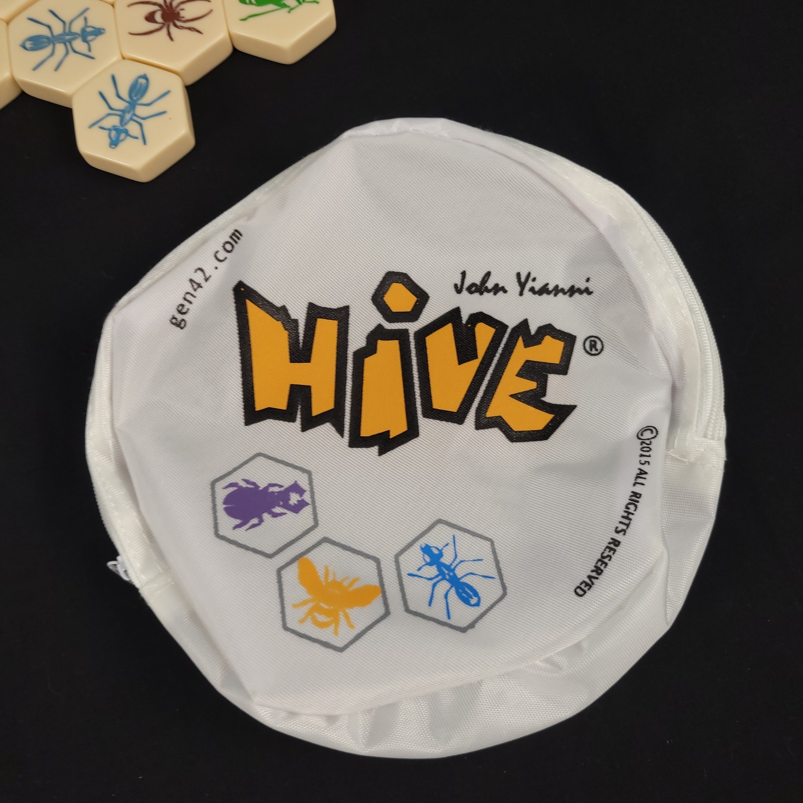 Hive Board Game by John Yianni Gen42 Games SmartZone COMPLETE + Travel Bag