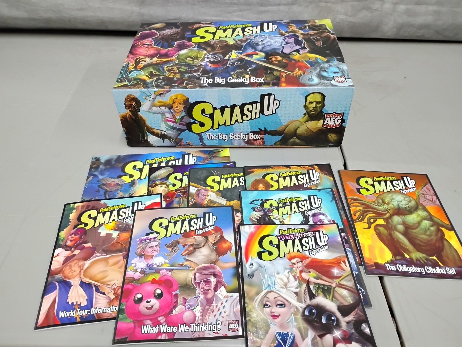 Smash Up Big Geeky Box + 8 Expansions – Monster, Your Fault, Pretty, Thinking