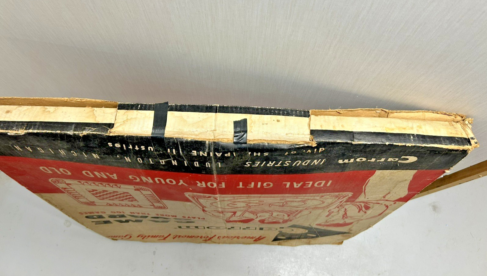 Vintage 1960s Carrom Double Sided Board PLUS Game Pieces and Box! Game no. 106