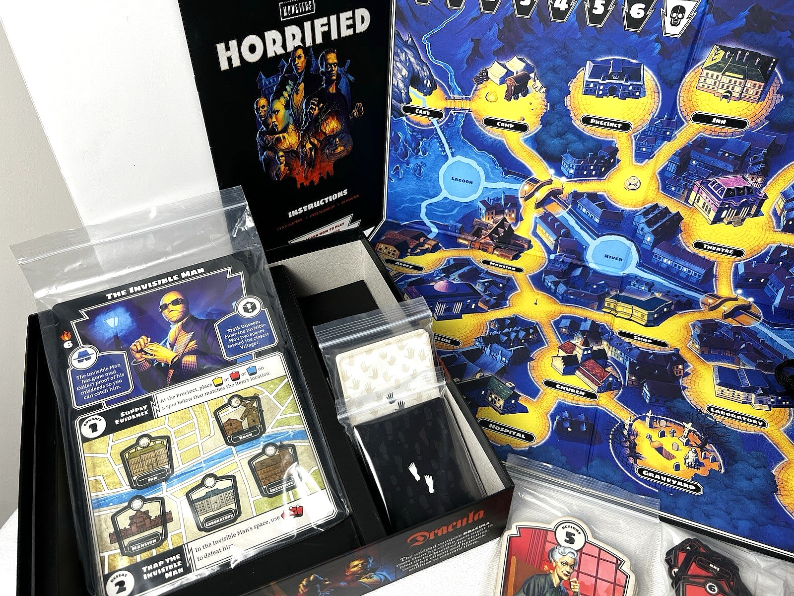 HORRIFIED: Universal Studios Monsters, co-op game, 2019 Ravensburger, COMPLETE
