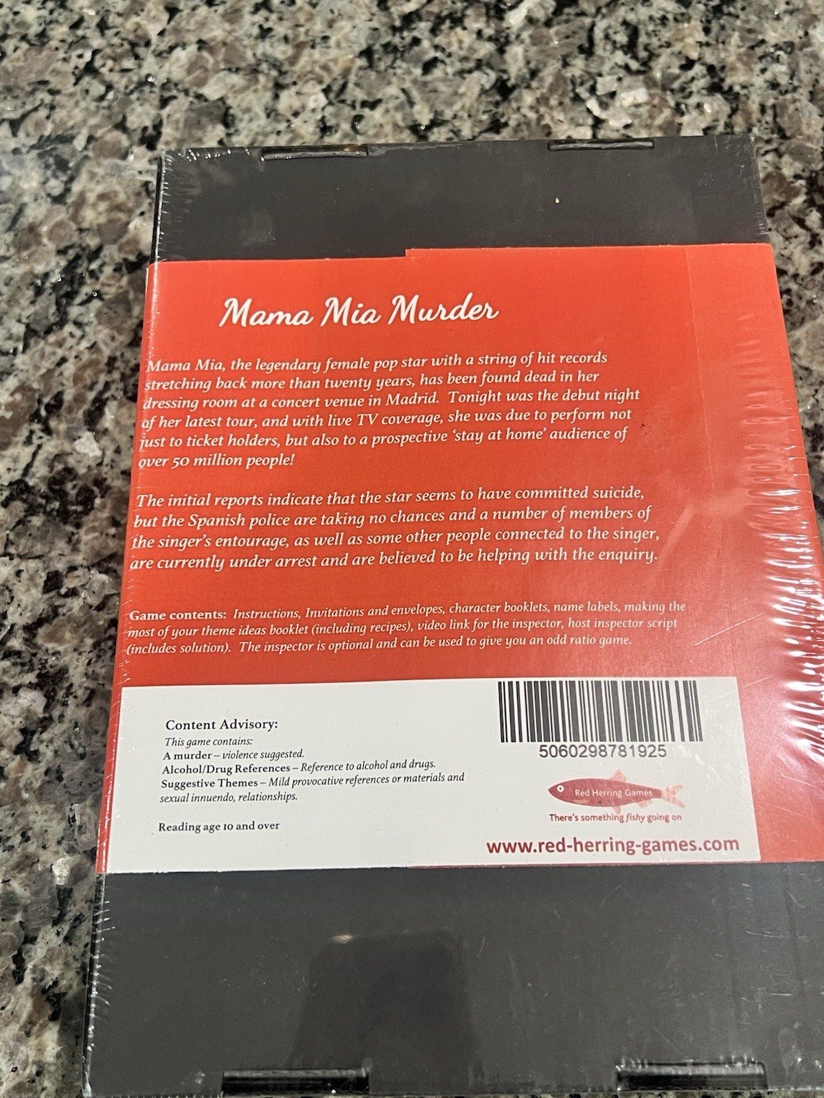 Red Herring Games-Mama Mia Murder -Murder Mystery Dinner Party Game 6 Players