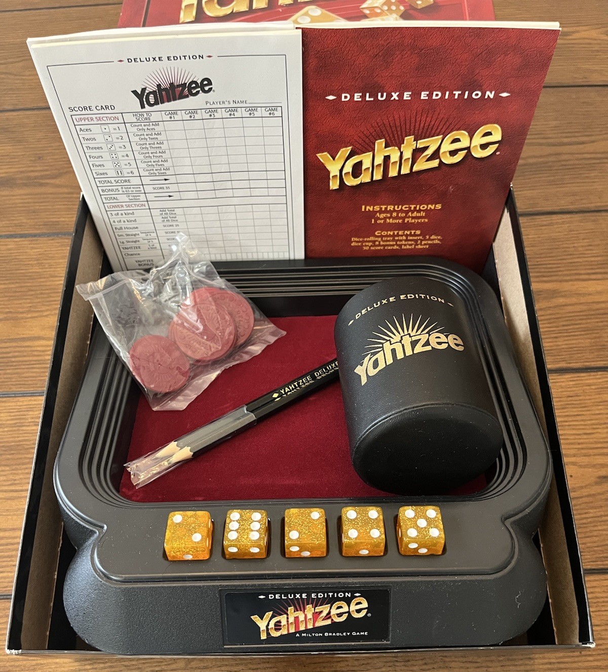 1997 Milton Bradley Yahtzee Deluxe Edition Complete Gold Fleck Dice Felt Tray