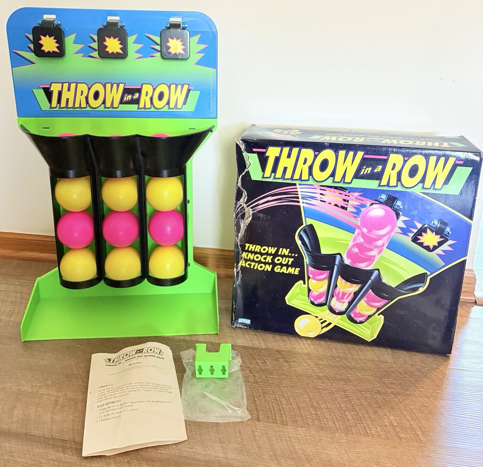 1992 Throw in a Row Game Neon Tic Tac Toe Ball Toss 40125 Works RARE