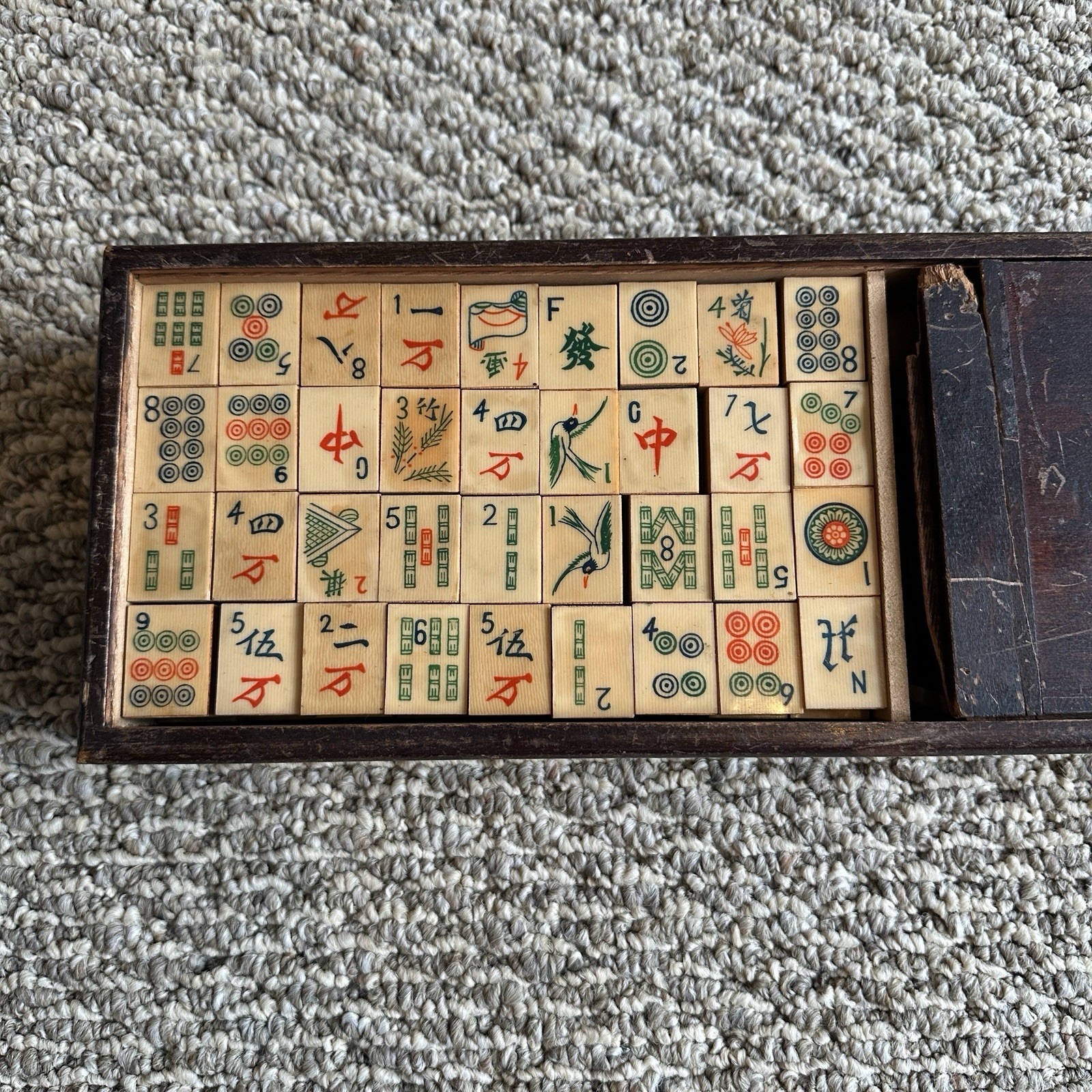 Vintage Chinese Mandarin Mahjong Game Set 144 Tiles Wood Relief Box