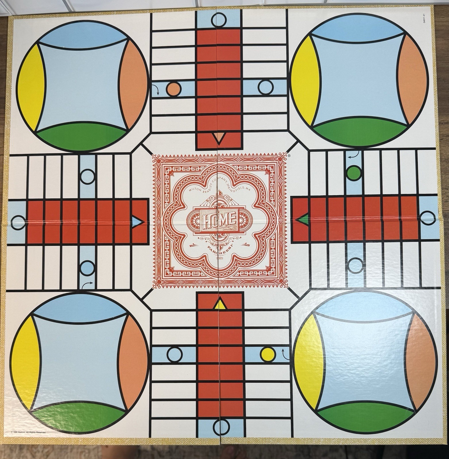 VINTAGE Deluxe Parcheesi 98% COMPLETE Milton Bradley 1999 Classic Strategy