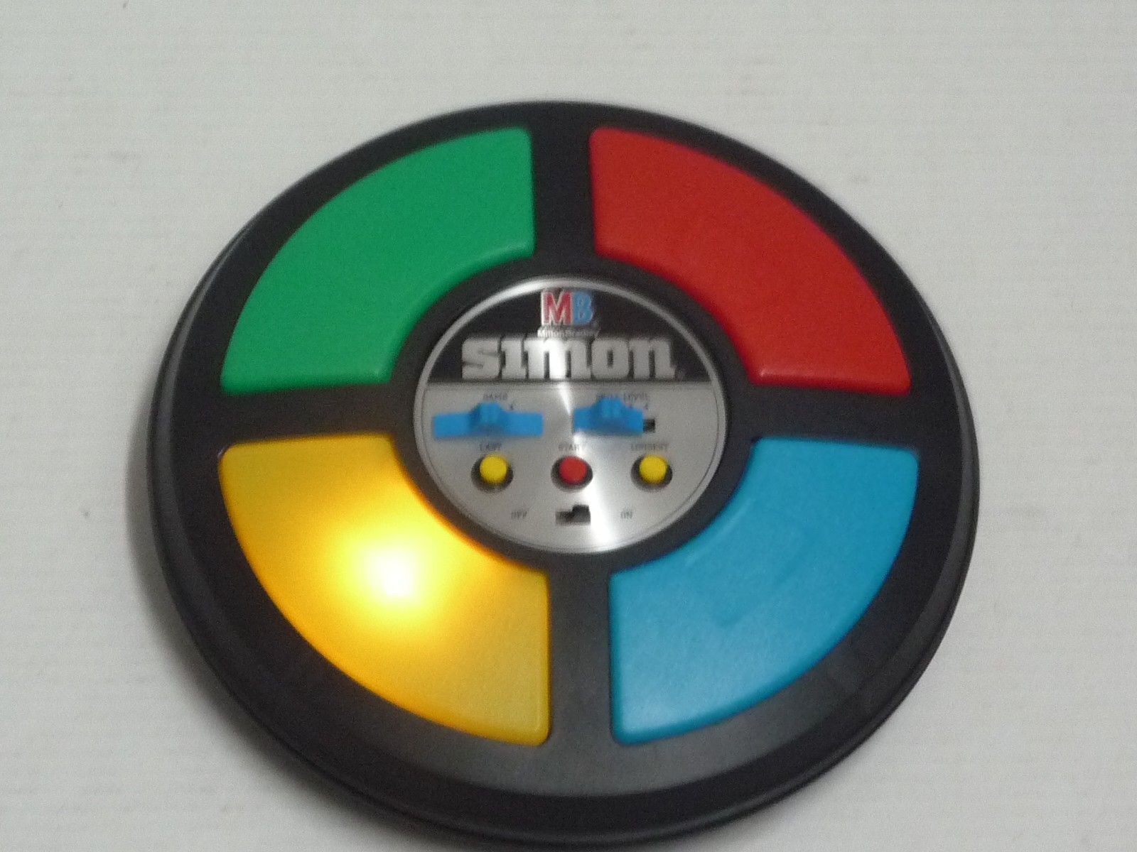 VINTAGE 1978 MILTON BRADLEY MB SIMON ELECTRONIC GAME WORKS 100% CLEAN NICE