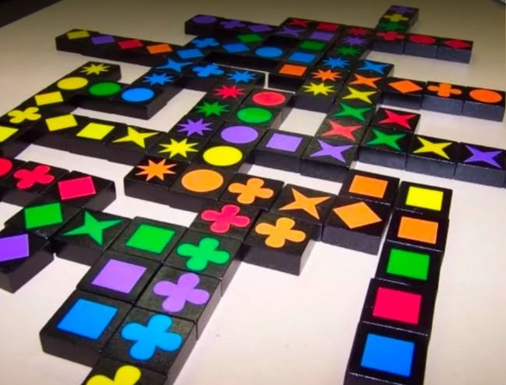 Qwirkle Game, Good strategic thinking, pattern recognition, and problem-solving