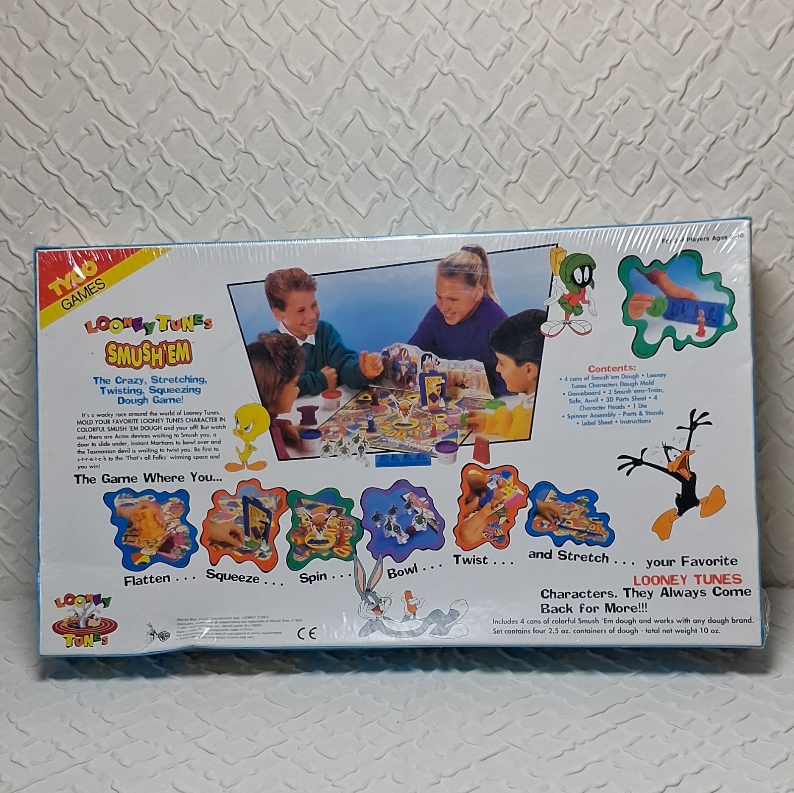 Tyco Games Looney Tunes Smush ‘Em Board Game w/ 4 Dough Cans 1994 MPN 7071