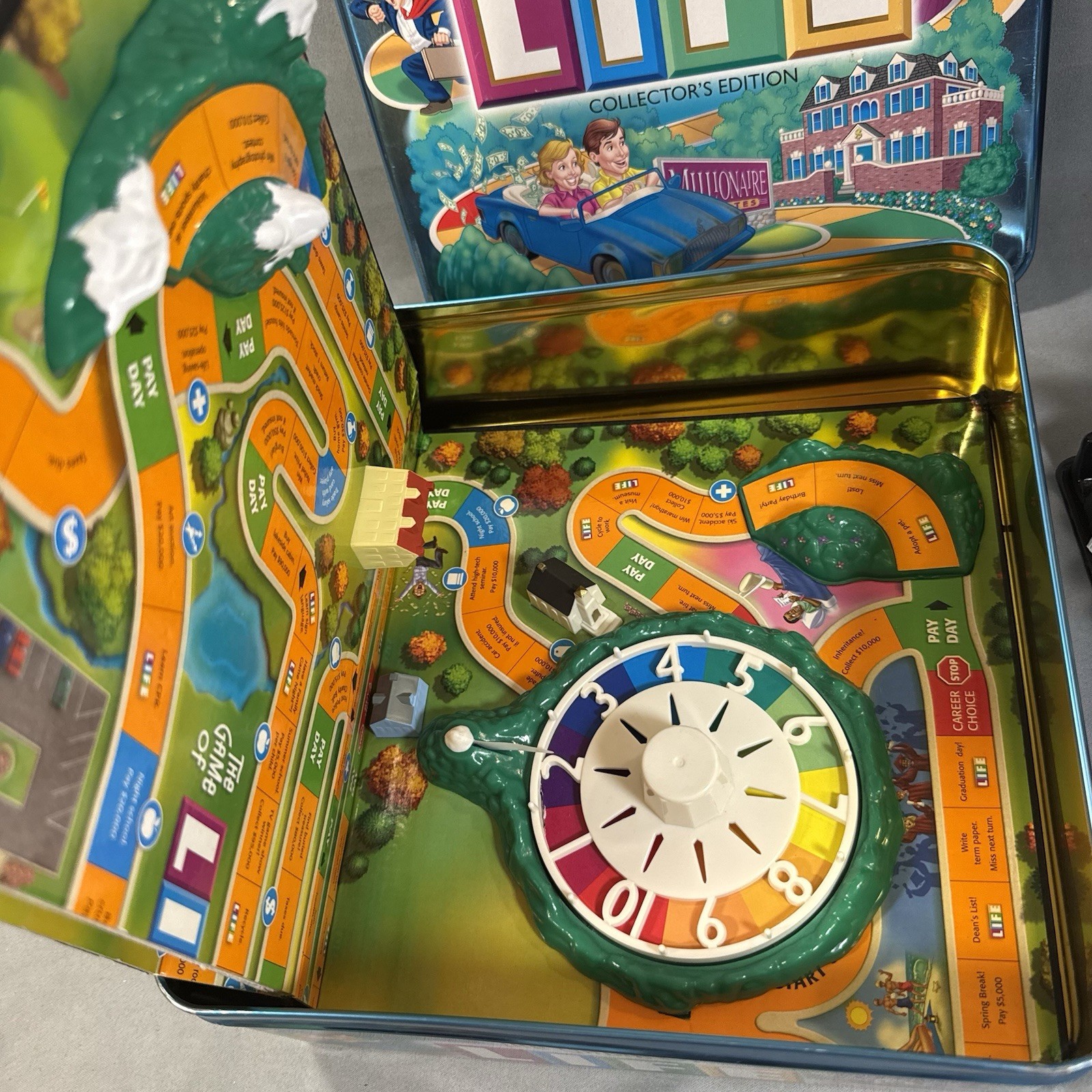 The Game of Life Collector’s Edition Tin. 100% COMPLETE MB Great Condition.
