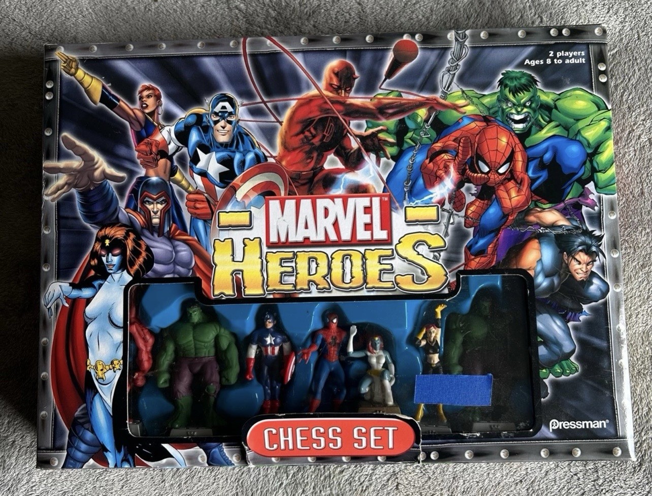 Marvel Avengers Chess Board Game Ironman Thor Black Widow Hasbro 100% Complete