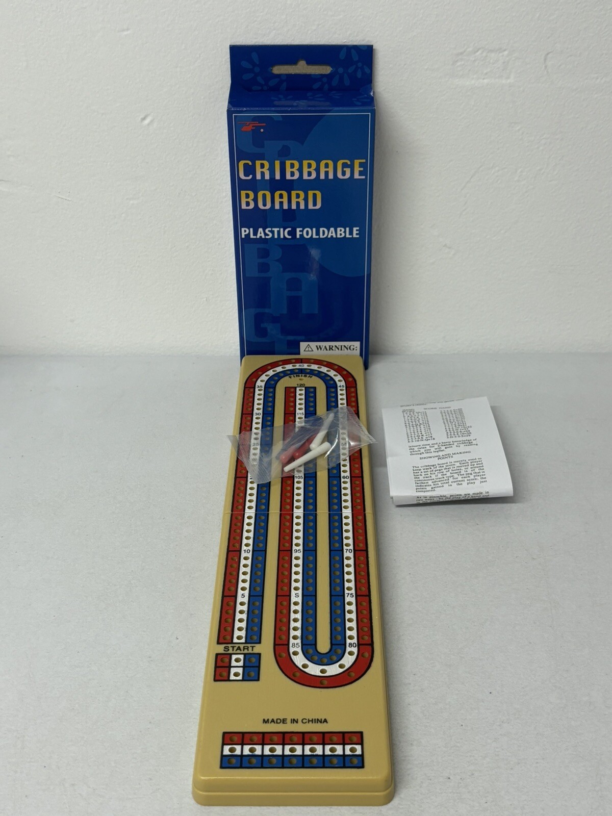 3-Track Folding Travel Plastic Cribbage Board Game with 6 Plastic Pegs – New!