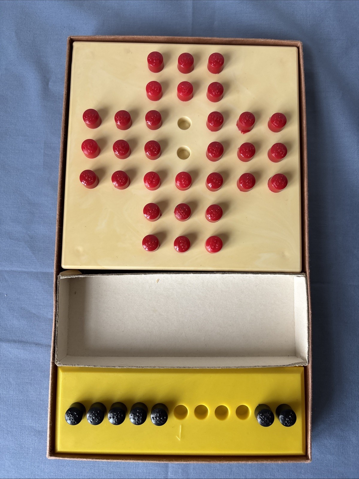 1975 Gabriel Hi-Q Compact Board Game With Original Box