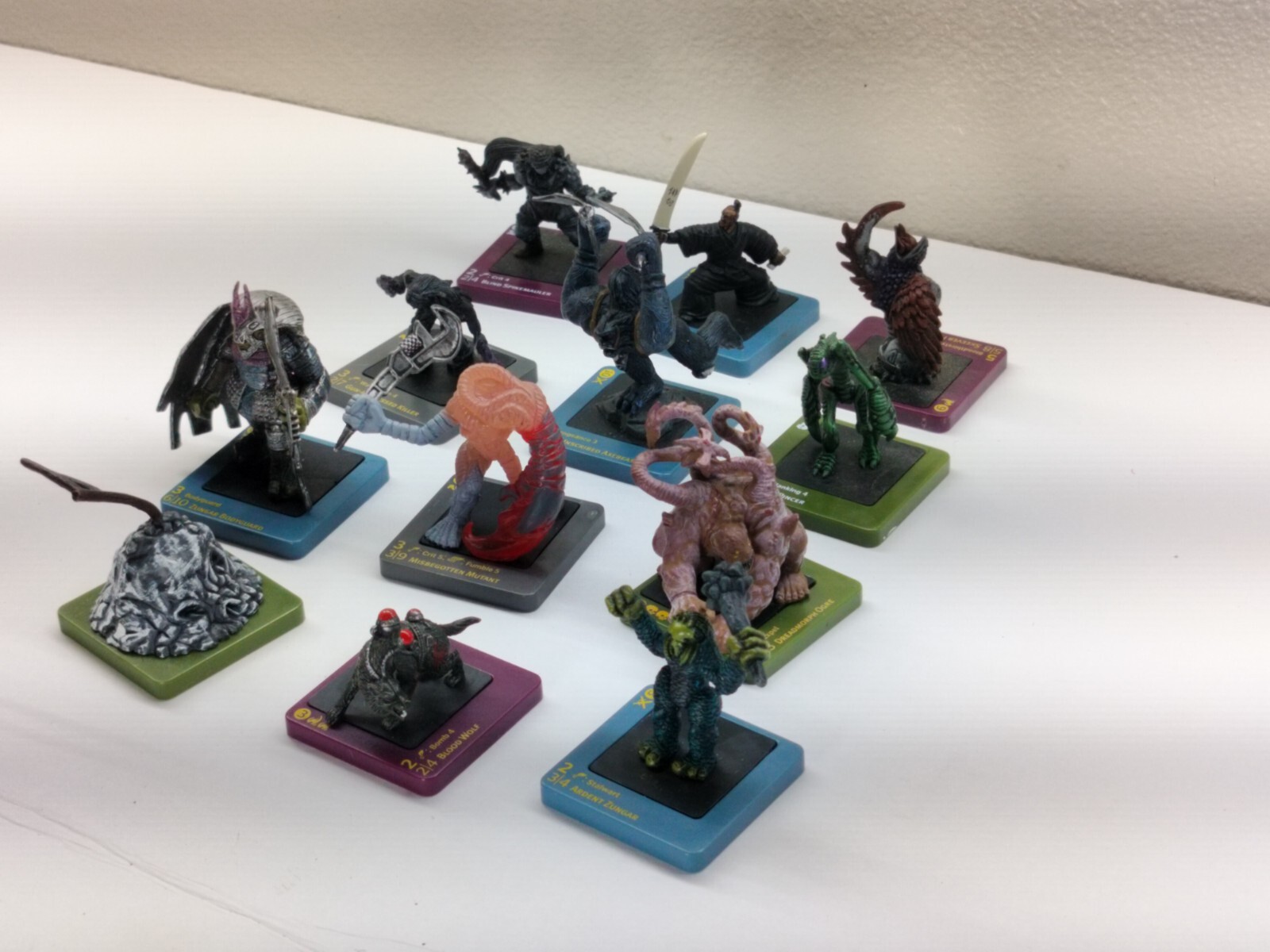 Dreamblade Miniature Figures Figurine – Lot of 12 Figures