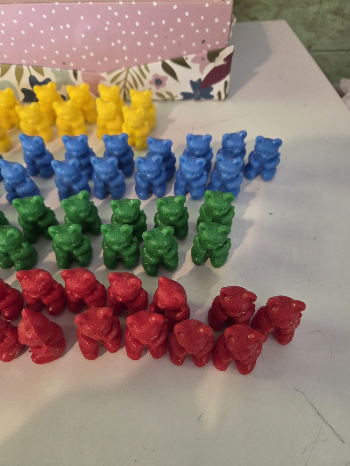 Mb teddy bear bingo color perception game Replacement pieces bears lot Of 79. 1″