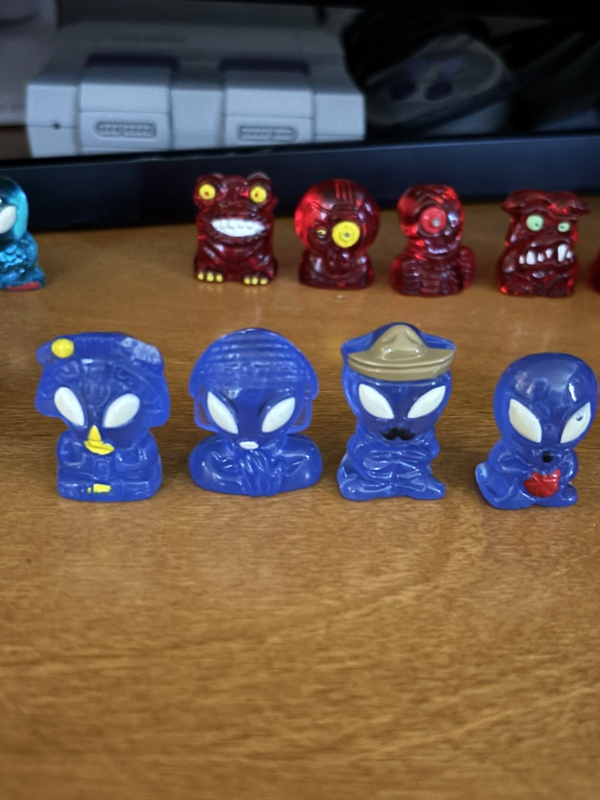 Gogo’s Crazy Bones – Aliens & Monsters Lot of 49