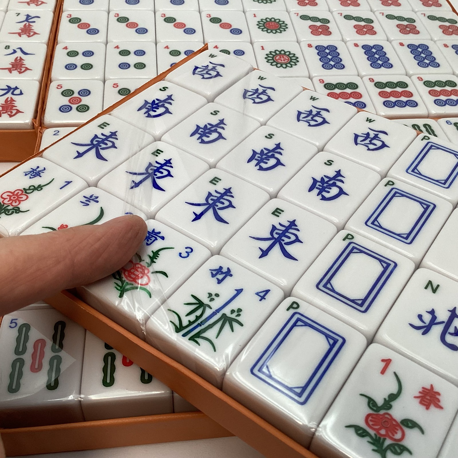 Chinese Mahjong Set 144 Tiles with Case Chips Dice Instructions – Nice / NEW