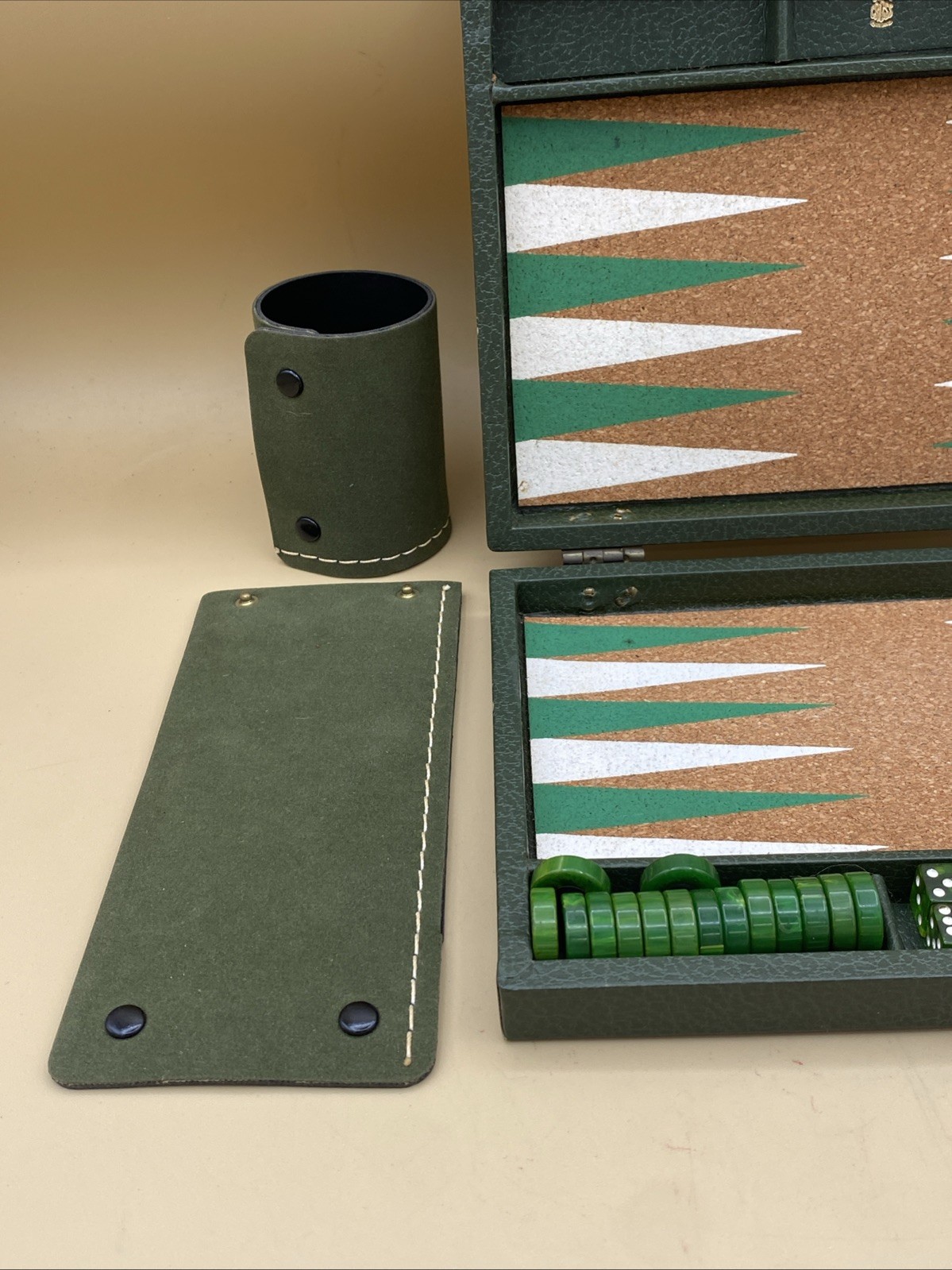 Vtg MARK CROSS Travel Size Backgammon Set England Bakelite Green & Yellow Chips
