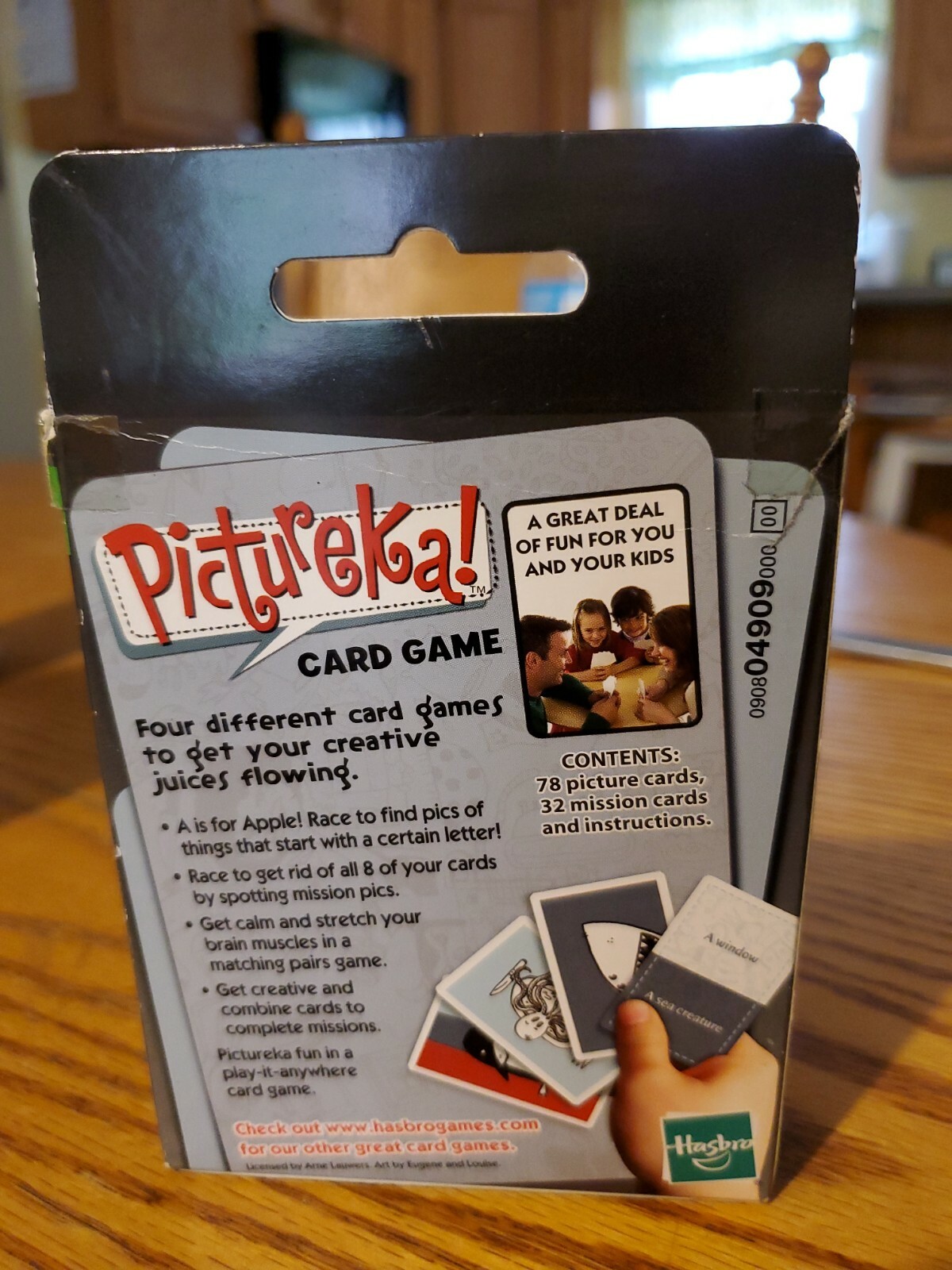 Pictureka Pictureka! Card Family Game Parker Brothers Ages 6+, 2 or more players