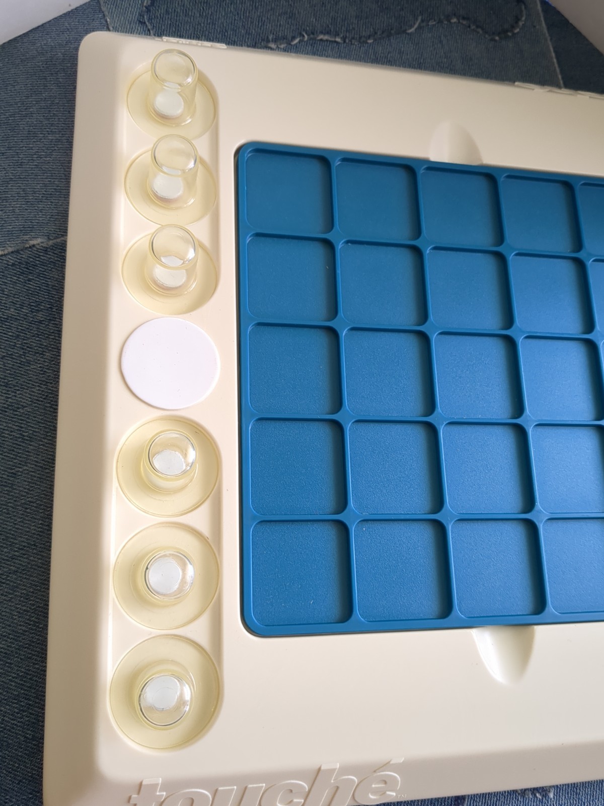 TOUCHE Magnetic Flip Strategy Complete Board Game 1977 Gabriel #78382
