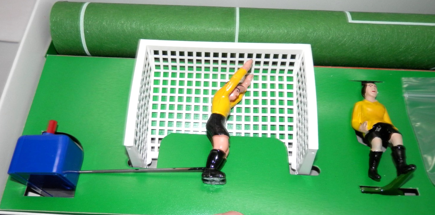MIEG Tipp-Kick Standard Soccer Game Table Football Metal Kickers Complete German
