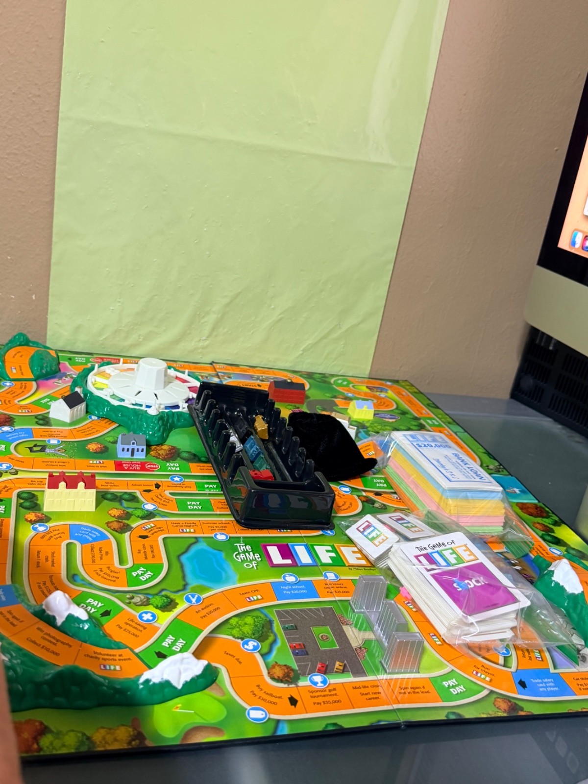 The Game of Life Collector’s Edition Tin COMPLETE Milton Bradley 2000