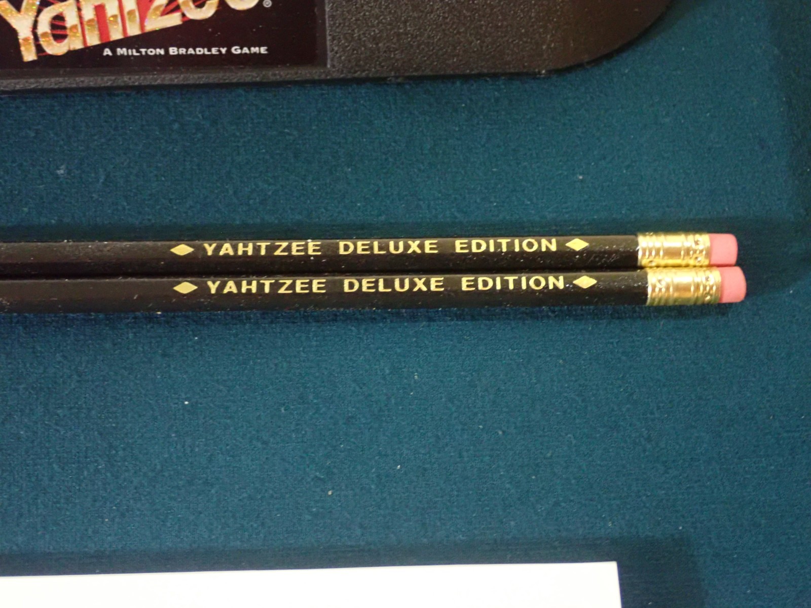 Yahtzee Deluxe Edition 1997 Gold Dice