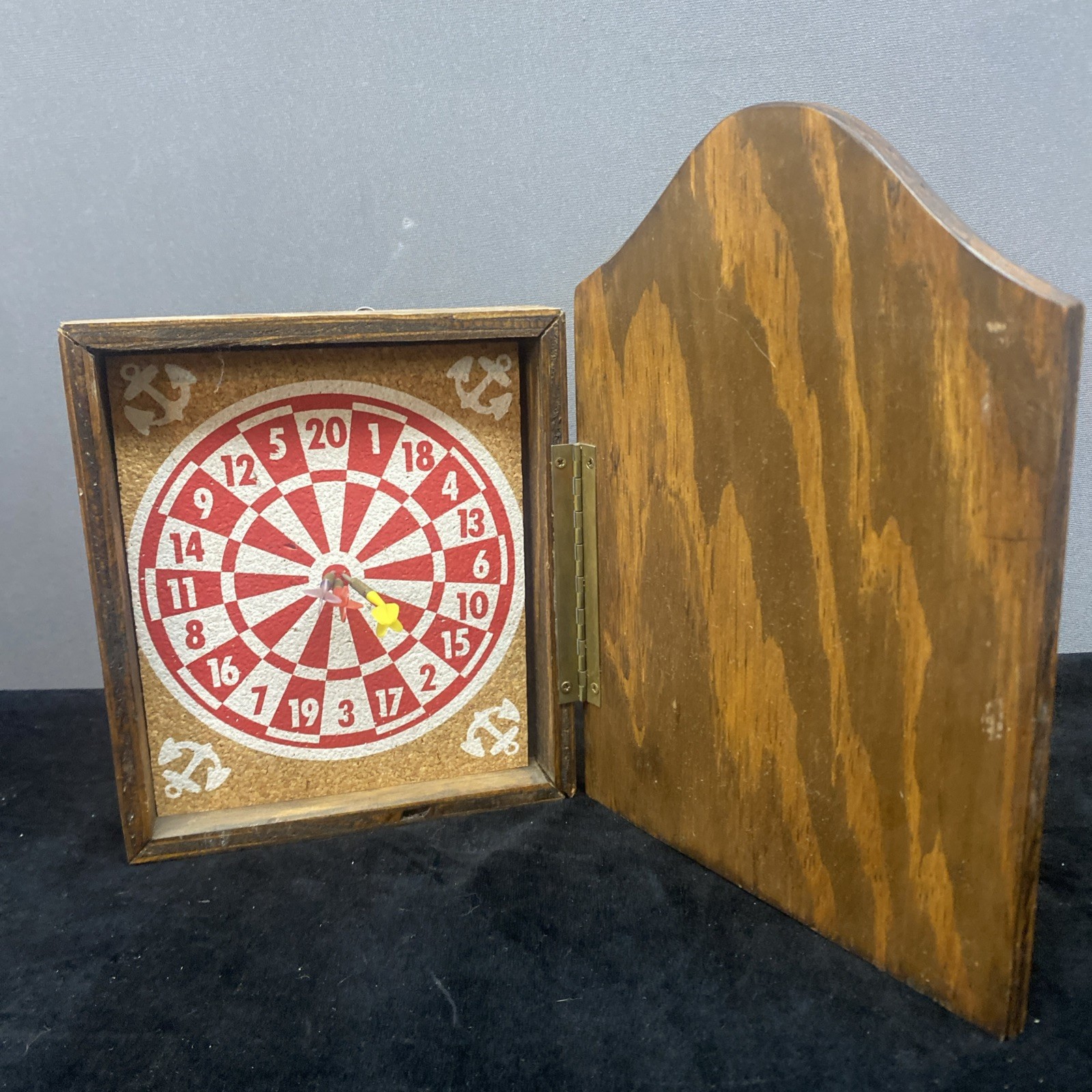 Mini Dartboard In Wooden case “ The Albion W Three Darts.