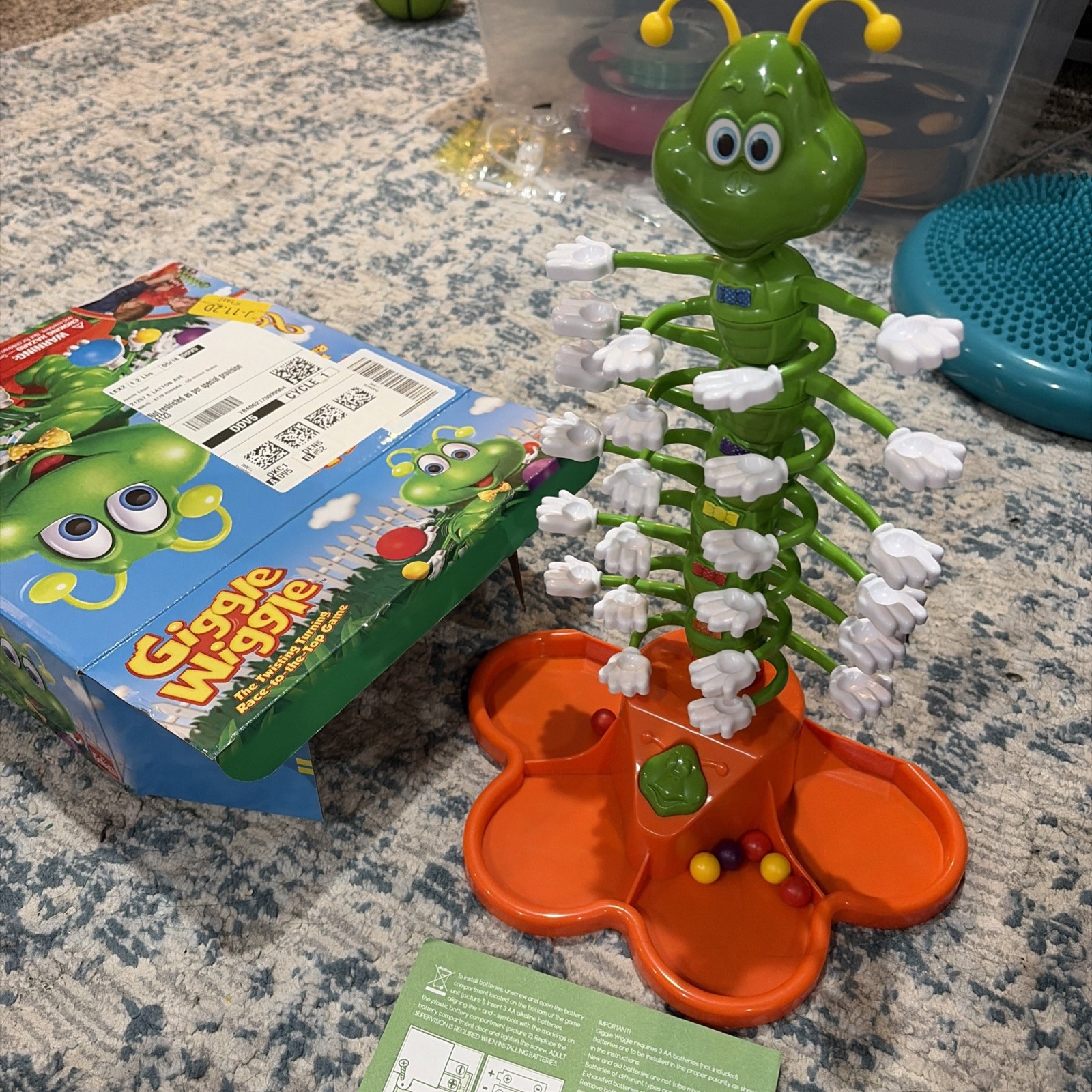 Giggle Wiggle Game Ages 4+ ( 2 to 4 players )