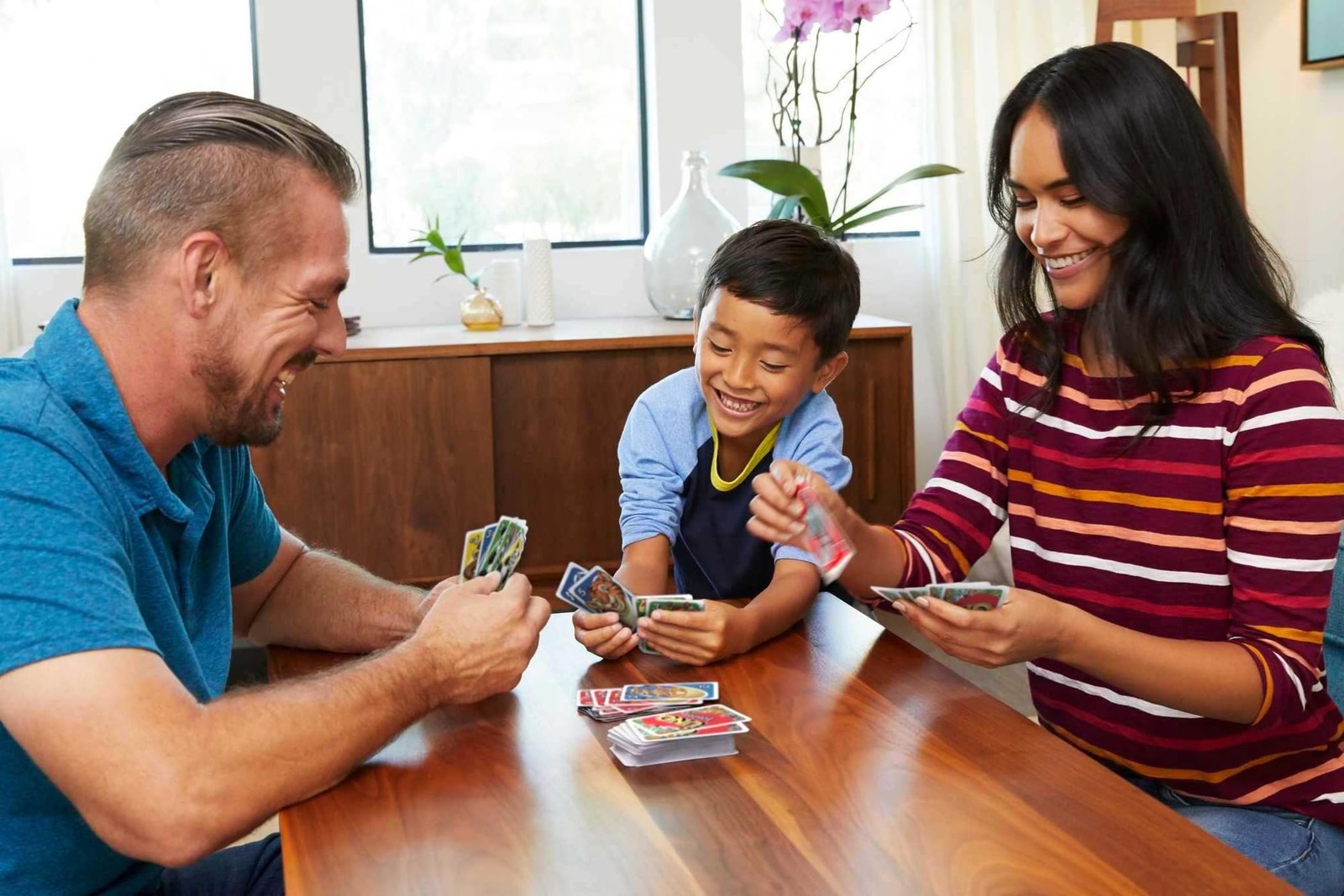 UNO Junior Card Game with 45 Cards, Gift for Kids 3 Years Old & Up